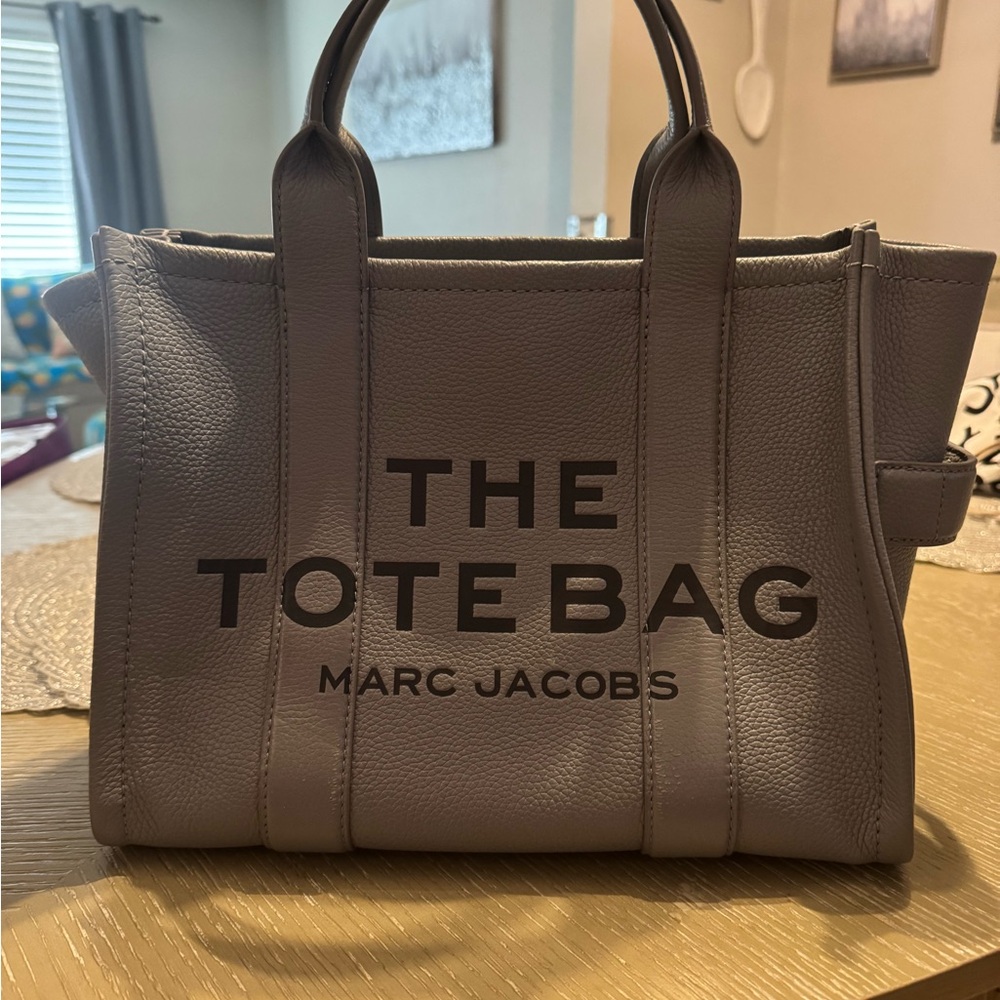 Marc Jacobs Gray Leather Tote Bag Sophisticated Design
